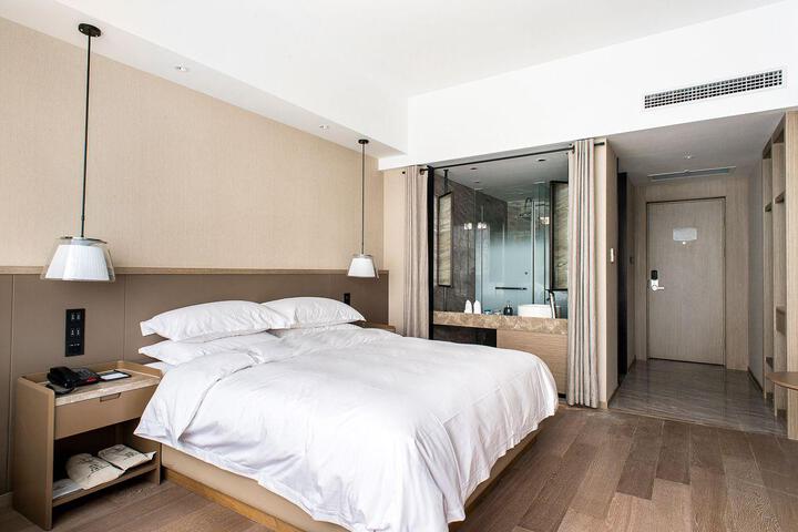 Room 14 of 28