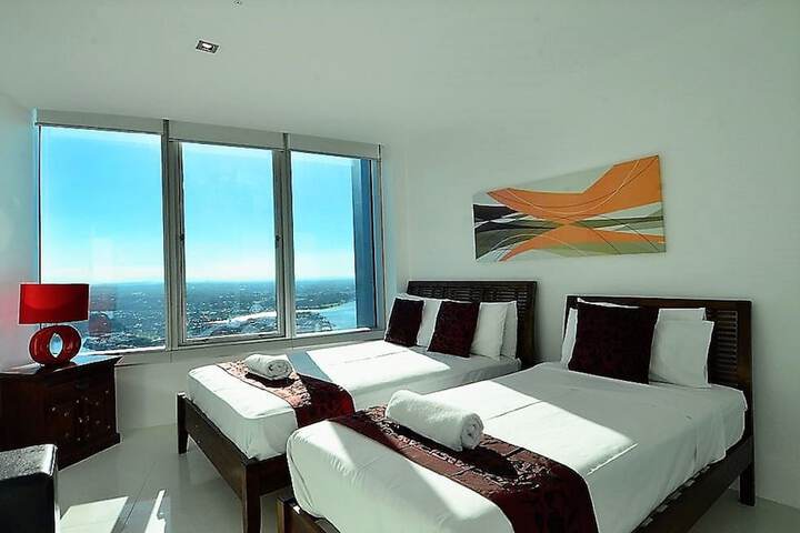 Room 12 of 87