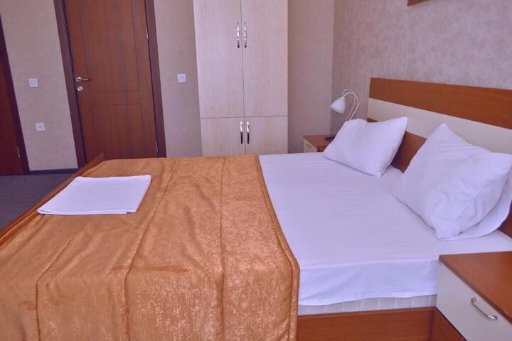 Room 18 of 33