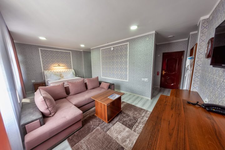 Room 13 of 40
