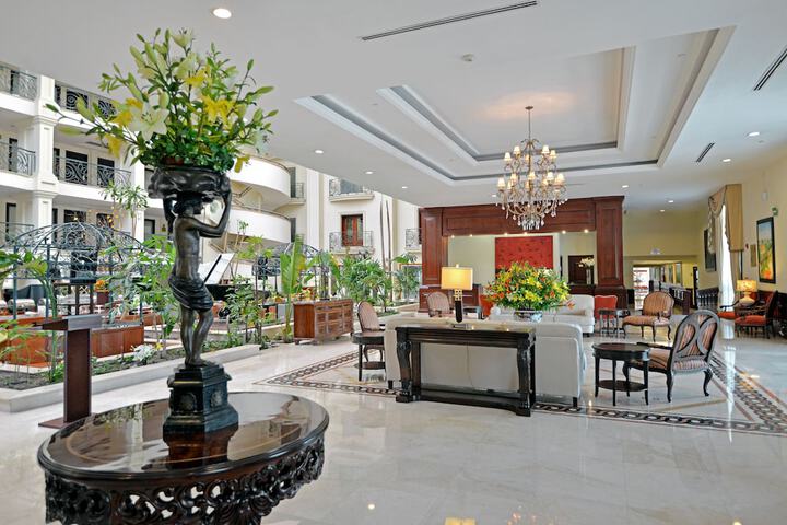 Entrance & Lobby