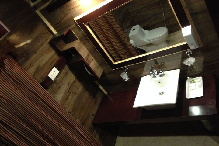 Room 21 of 36