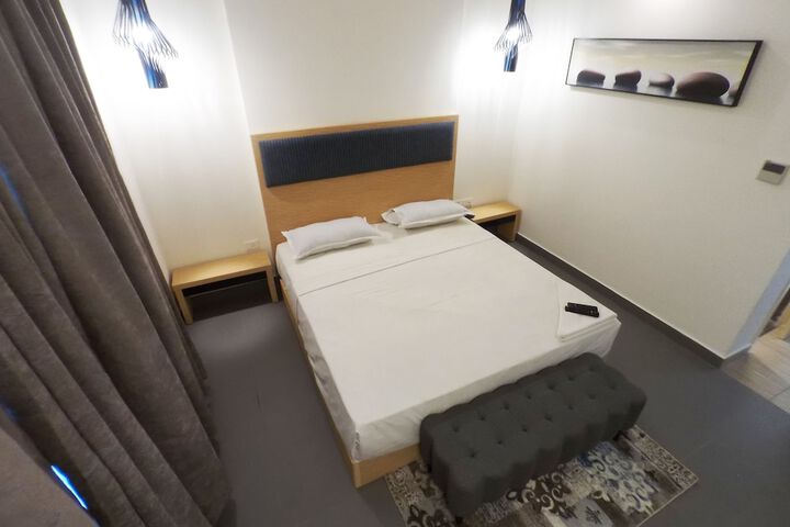 Room 9 of 26