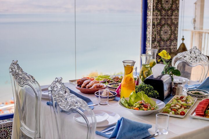 Dining 44 of 56