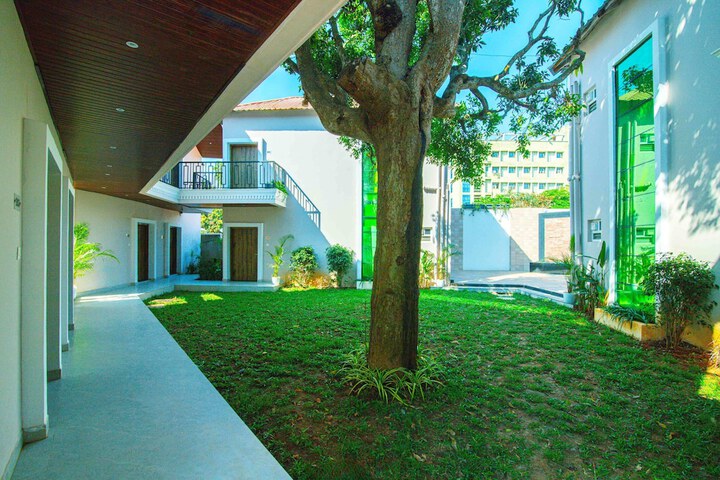 Hotel Exterior 57 of 70