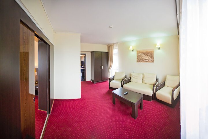 Room 20 of 106
