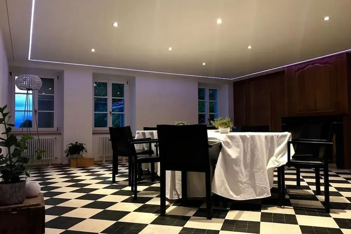 Dining 16 of 19