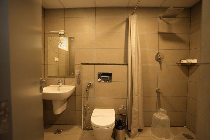 Room 9 of 20