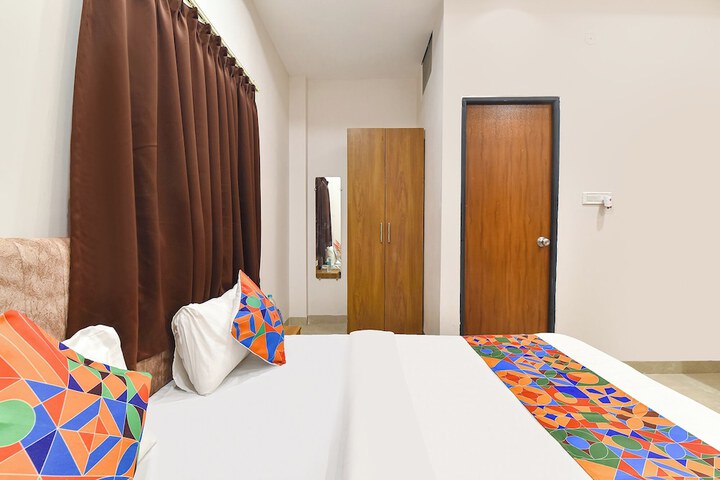 Room 11 of 33