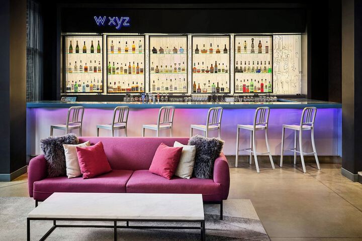 Lounge 36 of 43