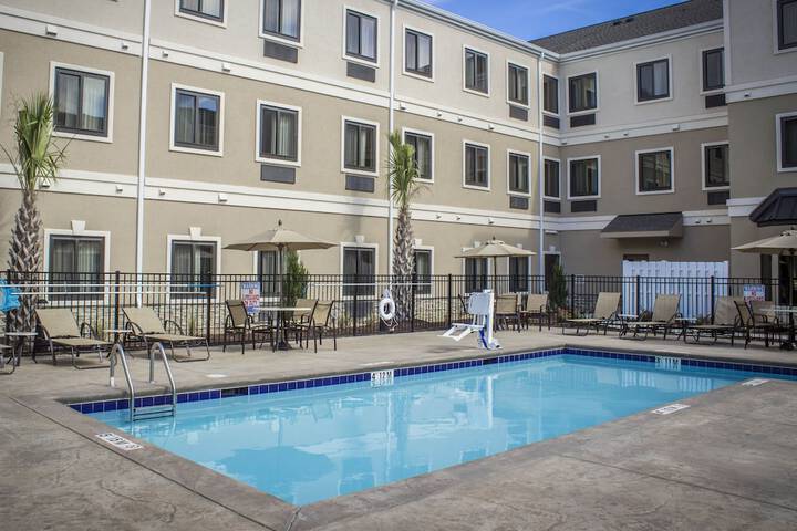 Hotel Pool