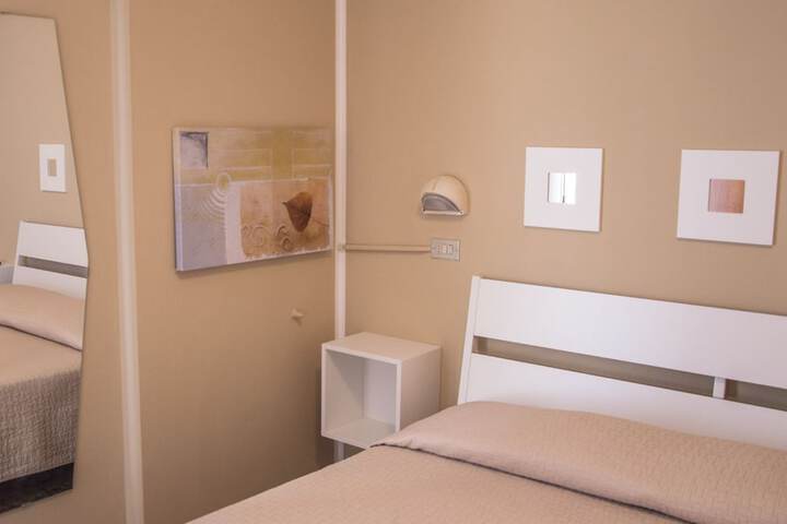 Room 21 of 32
