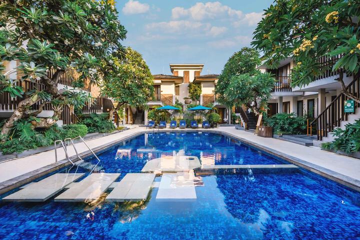 Hotel Pool
