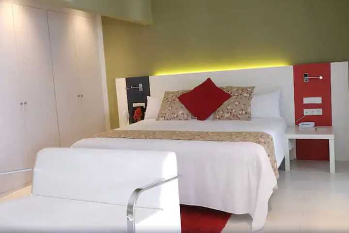 Room 17 of 54