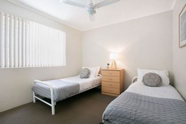Room 4 of 10