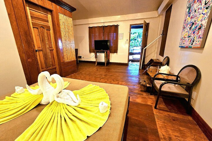 Room 44 of 165