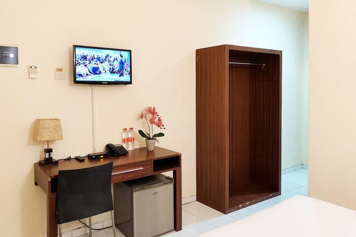 Room 8 of 12