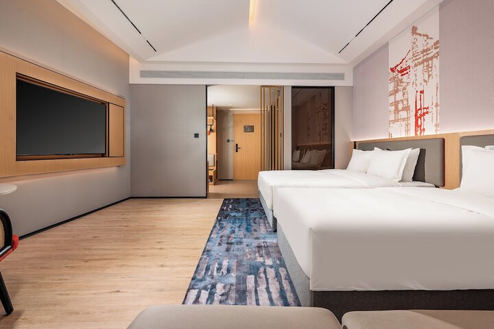 Room 18 of 73
