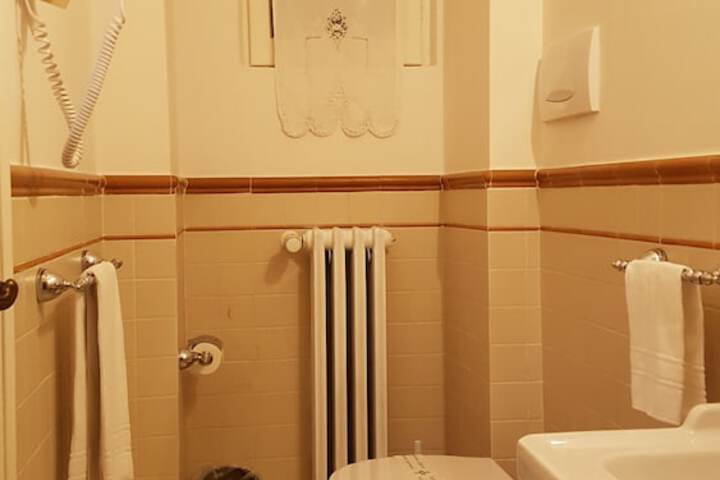 Room 21 of 77