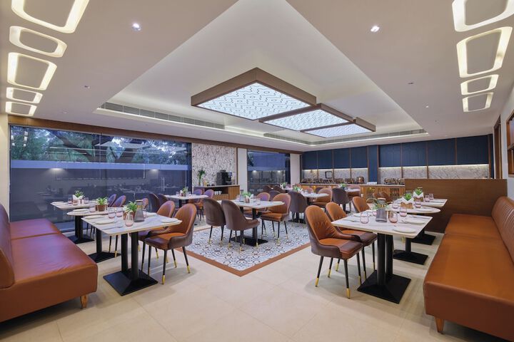 Dining 17 of 19