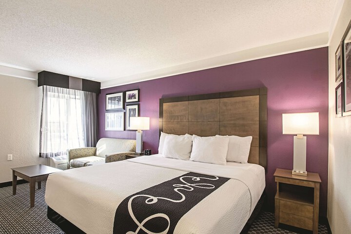 1 King Bed Executive Room (9 of 18)