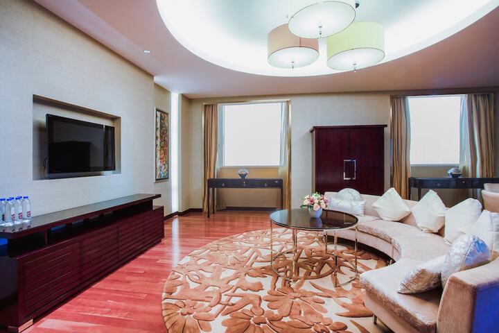 Room 27 of 213