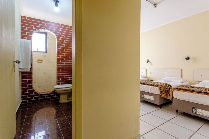 Room 18 of 80