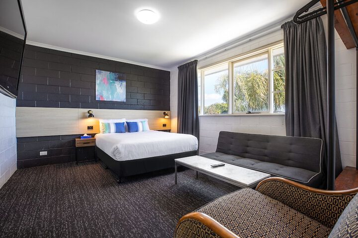 Room 5 of 37