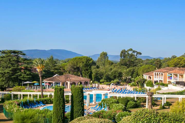 Hotel Pool