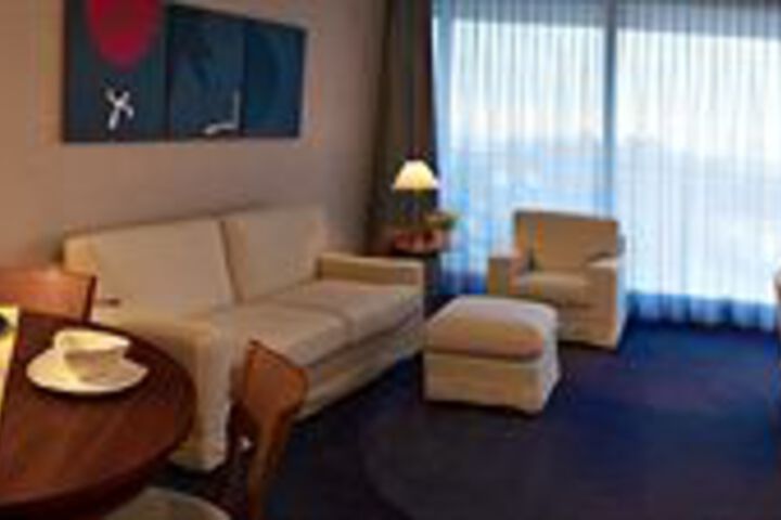 Room 16 of 32