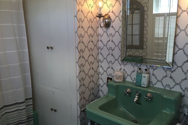 Room 10 of 42