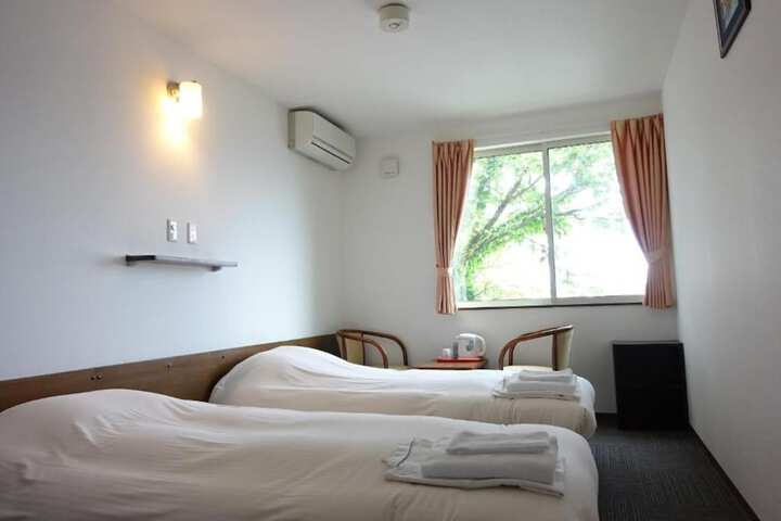 Room 4 of 50