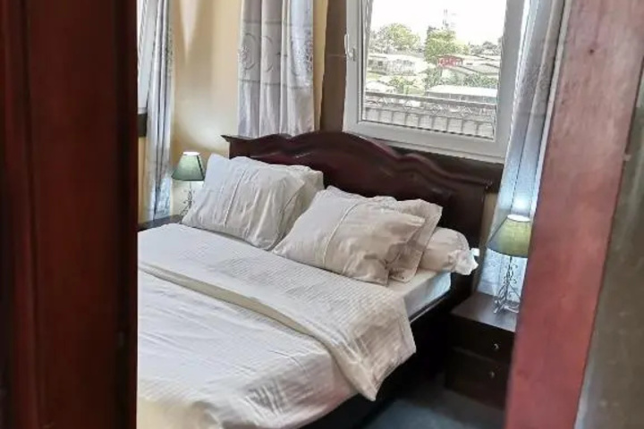 Room 5 of 12