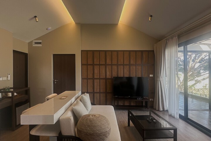 Room 28 of 62