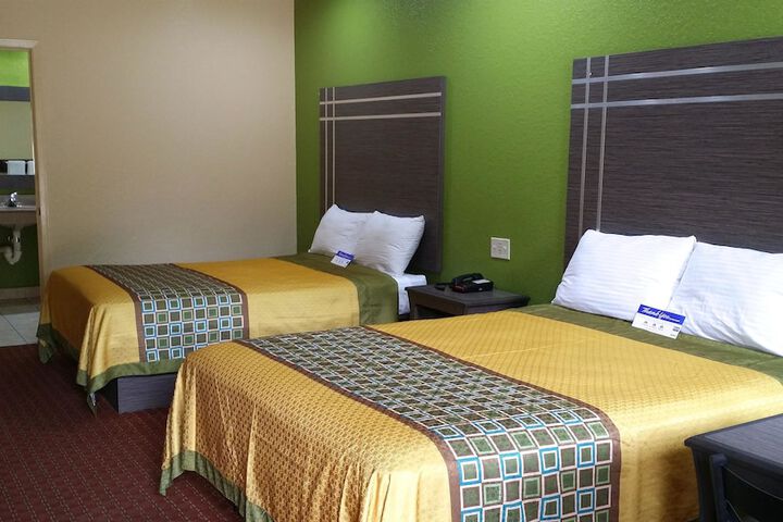 Room 4 of 18
