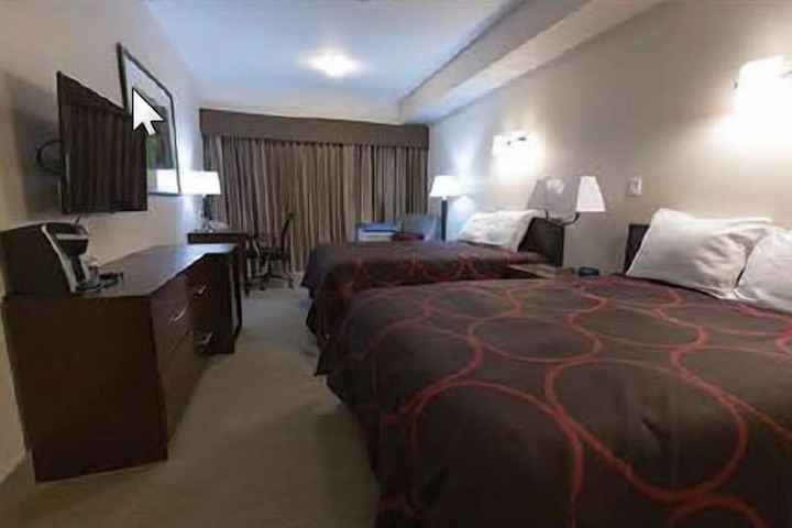 Room 4 of 9