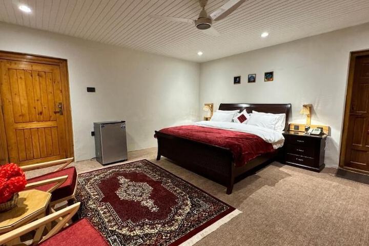 Room 11 of 24