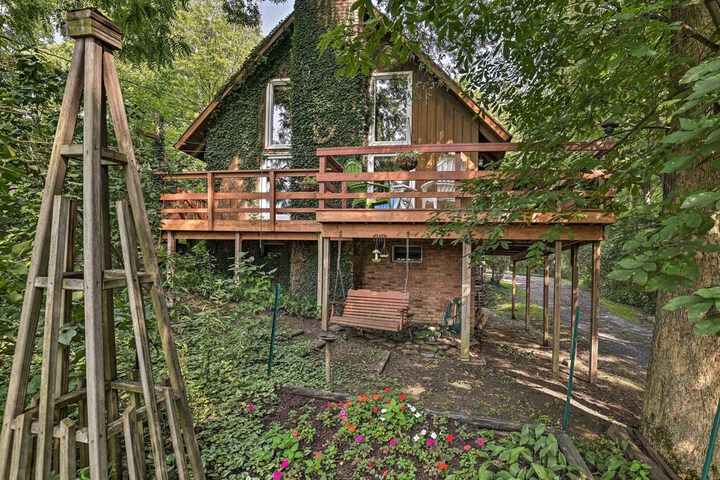 Serene Lodi Escape w / Deck: Boat Hike & Sip!