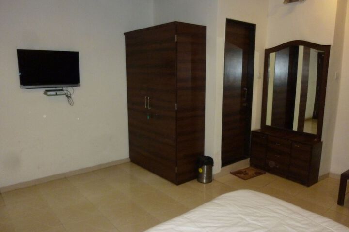 Room 12 of 48