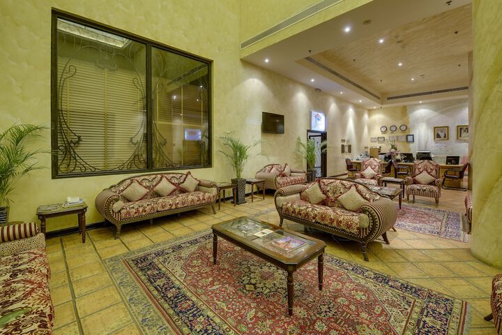 Lounge 61 of 80