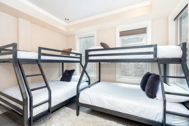 Room 54 of 382