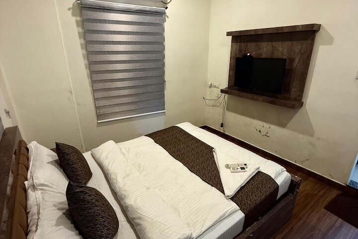 Room 2 of 19