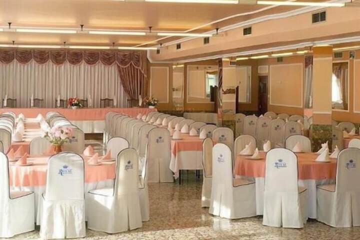 Ballroom/Hall 17 of 21