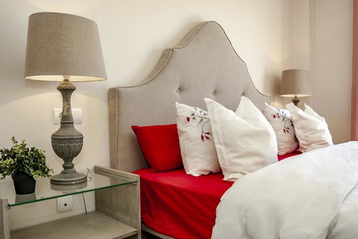 Room 4 of 37