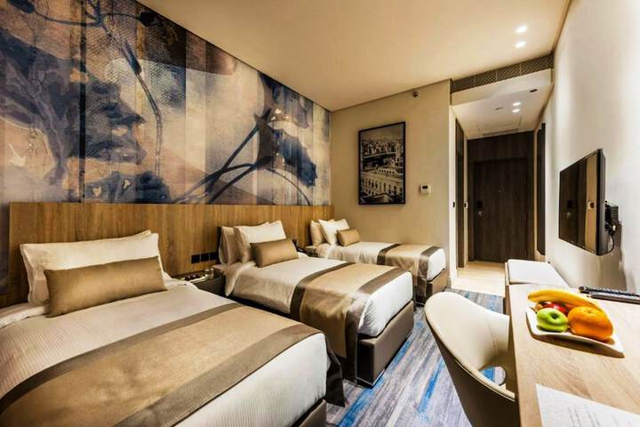 Room 3 of 10