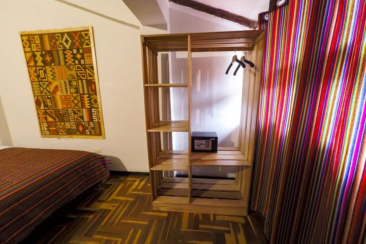 Room 13 of 37
