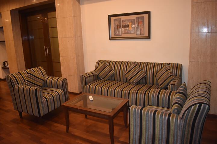 Room 13 of 33
