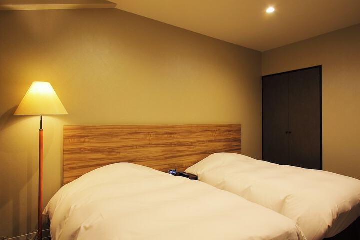 Room 28 of 82