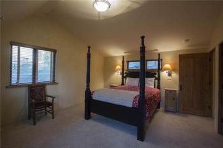 Room 6 of 21
