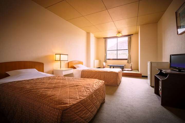 Room 9 of 34